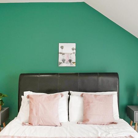 Lovely 4 Bed With Ensuite Free Wifi Off Street Parking In Sutton Morden  Dış mekan fotoğraf