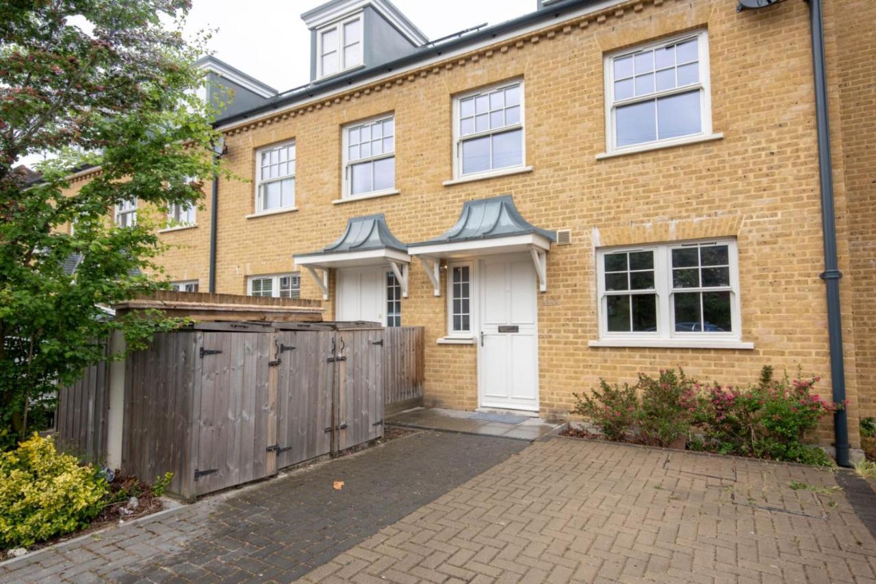 Lovely 4 Bed With Ensuite Free Wifi Off Street Parking In Sutton Morden  Dış mekan fotoğraf