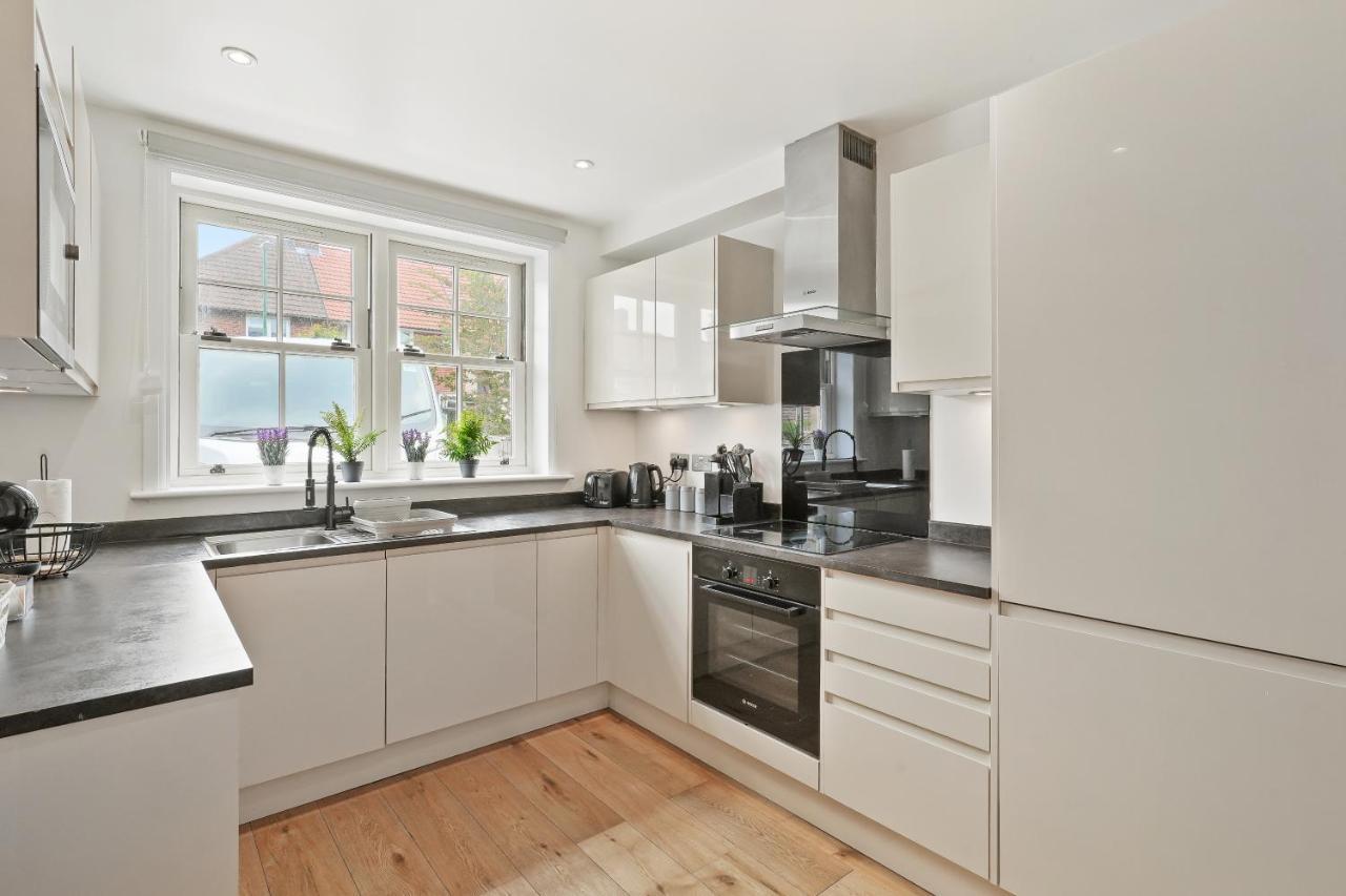 Lovely 4 Bed With Ensuite Free Wifi Off Street Parking In Sutton Morden  Dış mekan fotoğraf