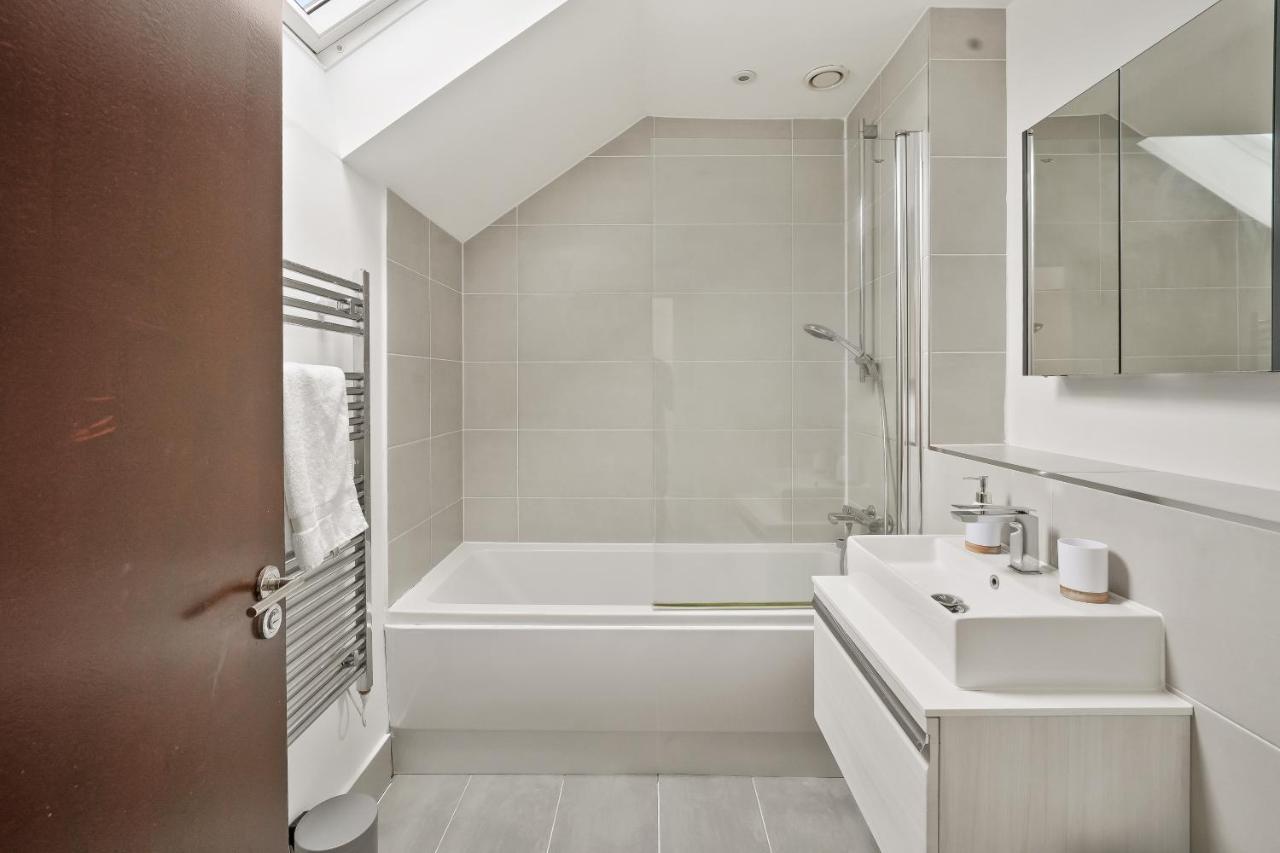 Lovely 4 Bed With Ensuite Free Wifi Off Street Parking In Sutton Morden  Dış mekan fotoğraf