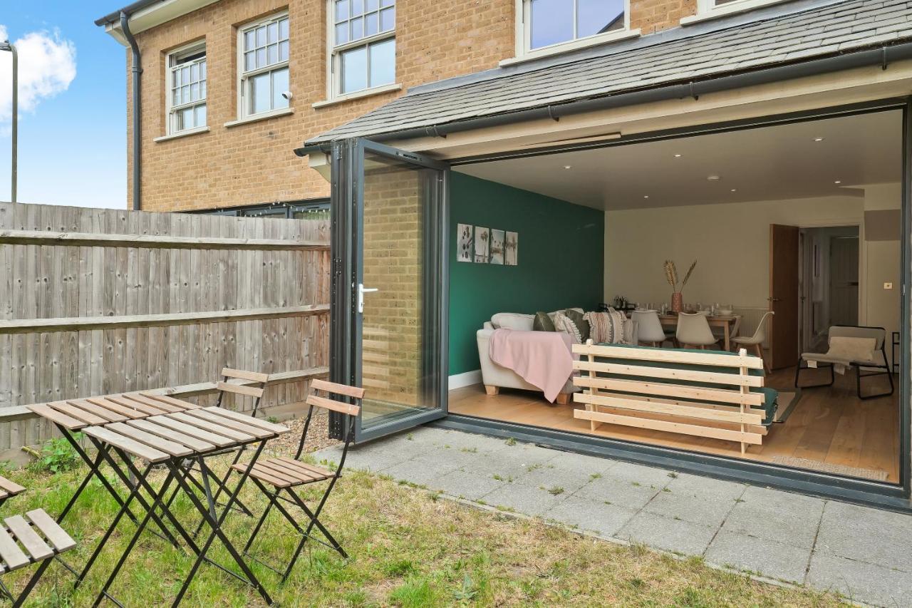 Lovely 4 Bed With Ensuite Free Wifi Off Street Parking In Sutton Morden  Dış mekan fotoğraf